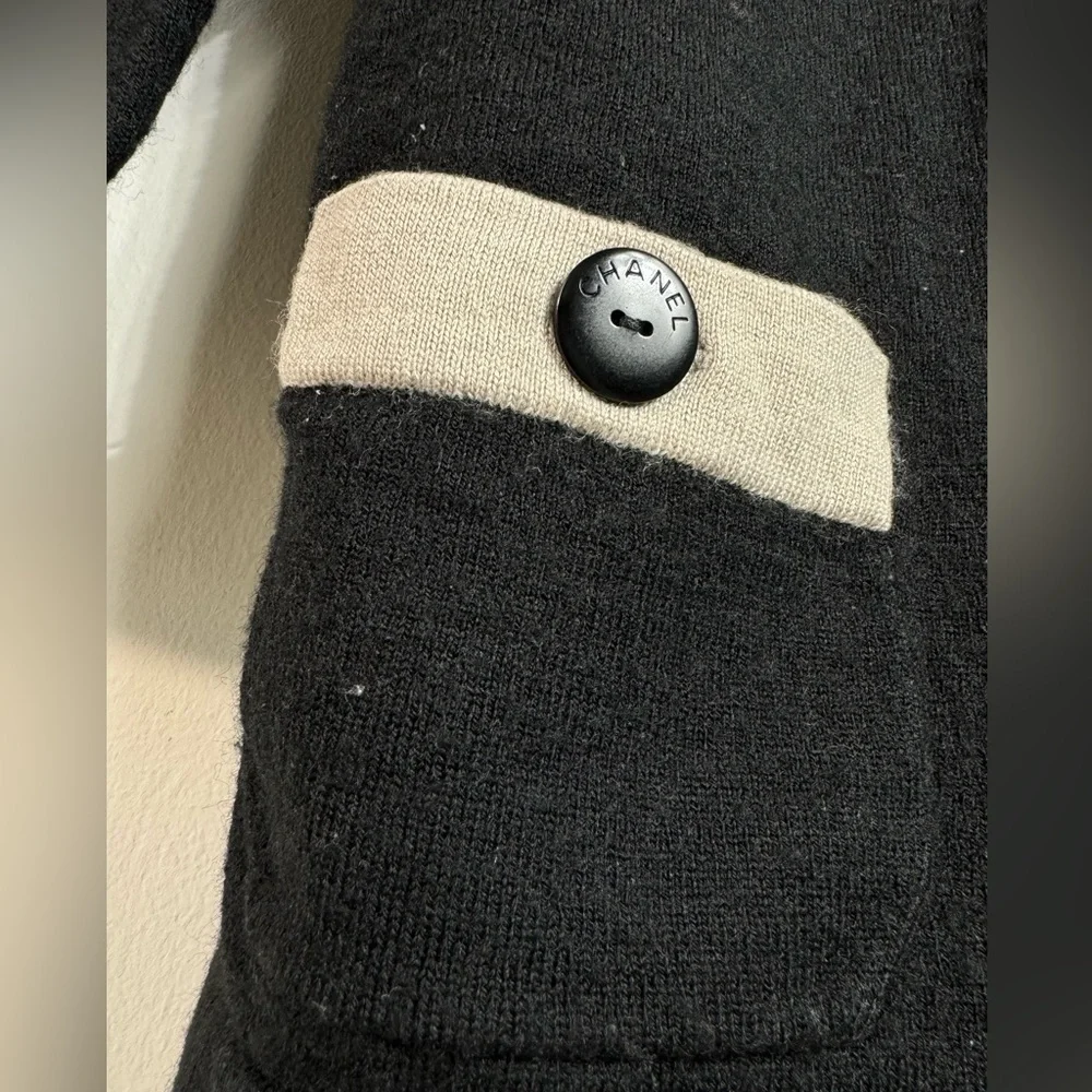 Vintage Chanel Uniform 1980s Wool knit Cardigan Black size 40 - Picture 5 of 7